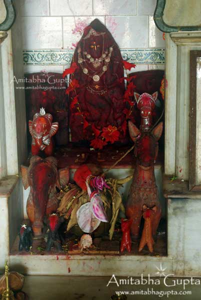 Swarnamukhi Idol with Tirthankar statues and horses, Sonamukhi